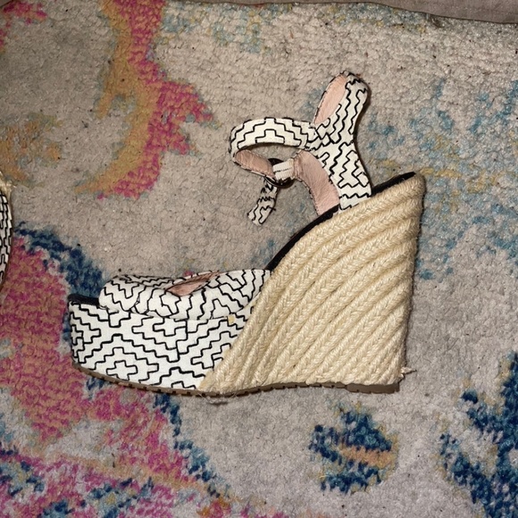 Practically New Charles David, White and Black Platforms! - Picture 4 of 8